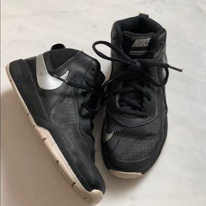 BOYS NIKE team hustled Minimal wear